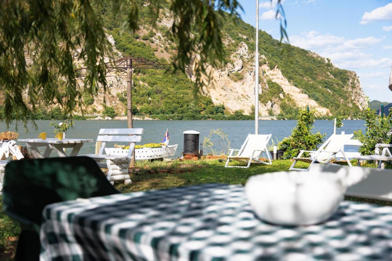 Apartman Barka Golubăţ Exterior foto