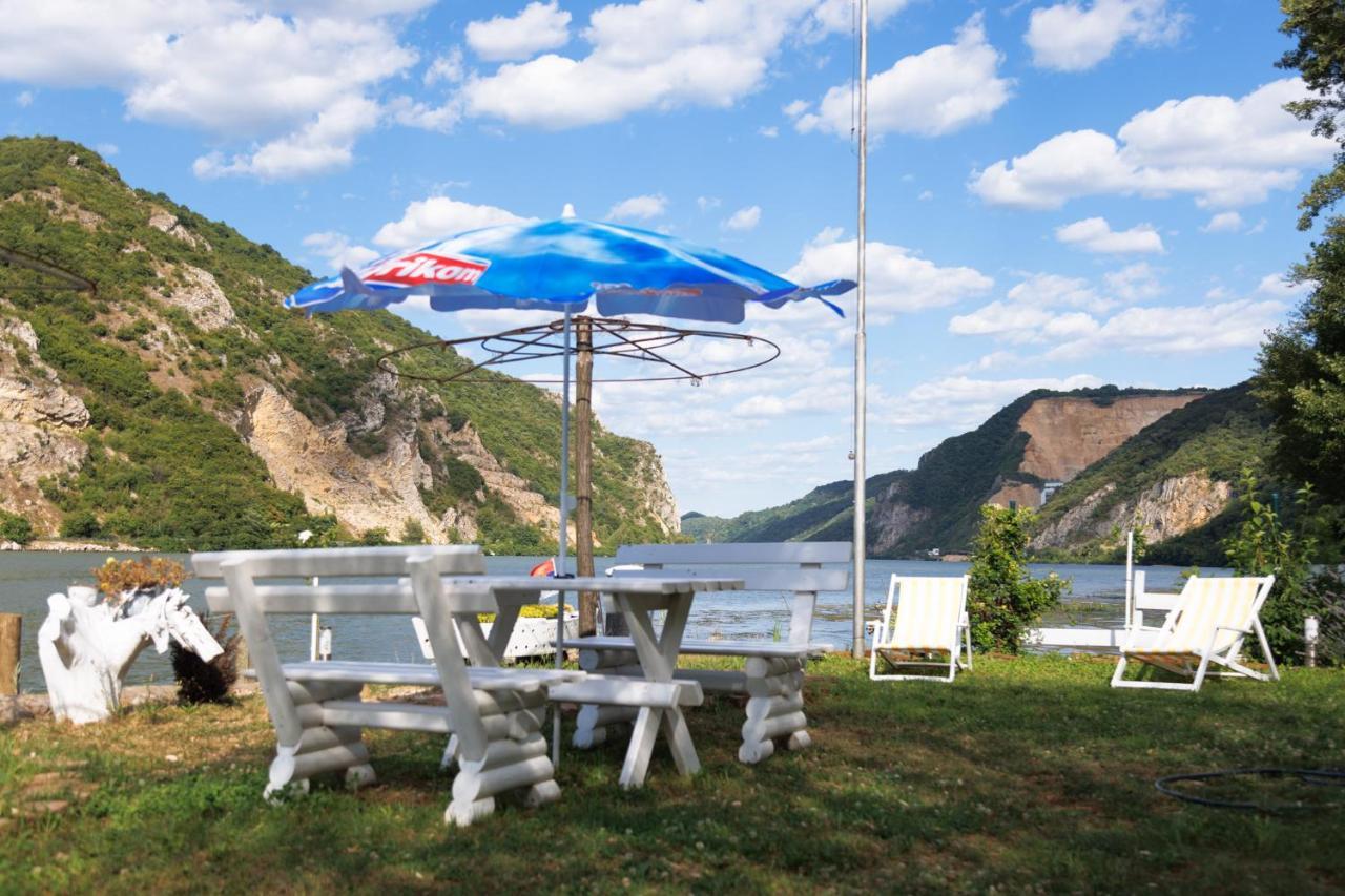 Apartman Barka Golubăţ Exterior foto