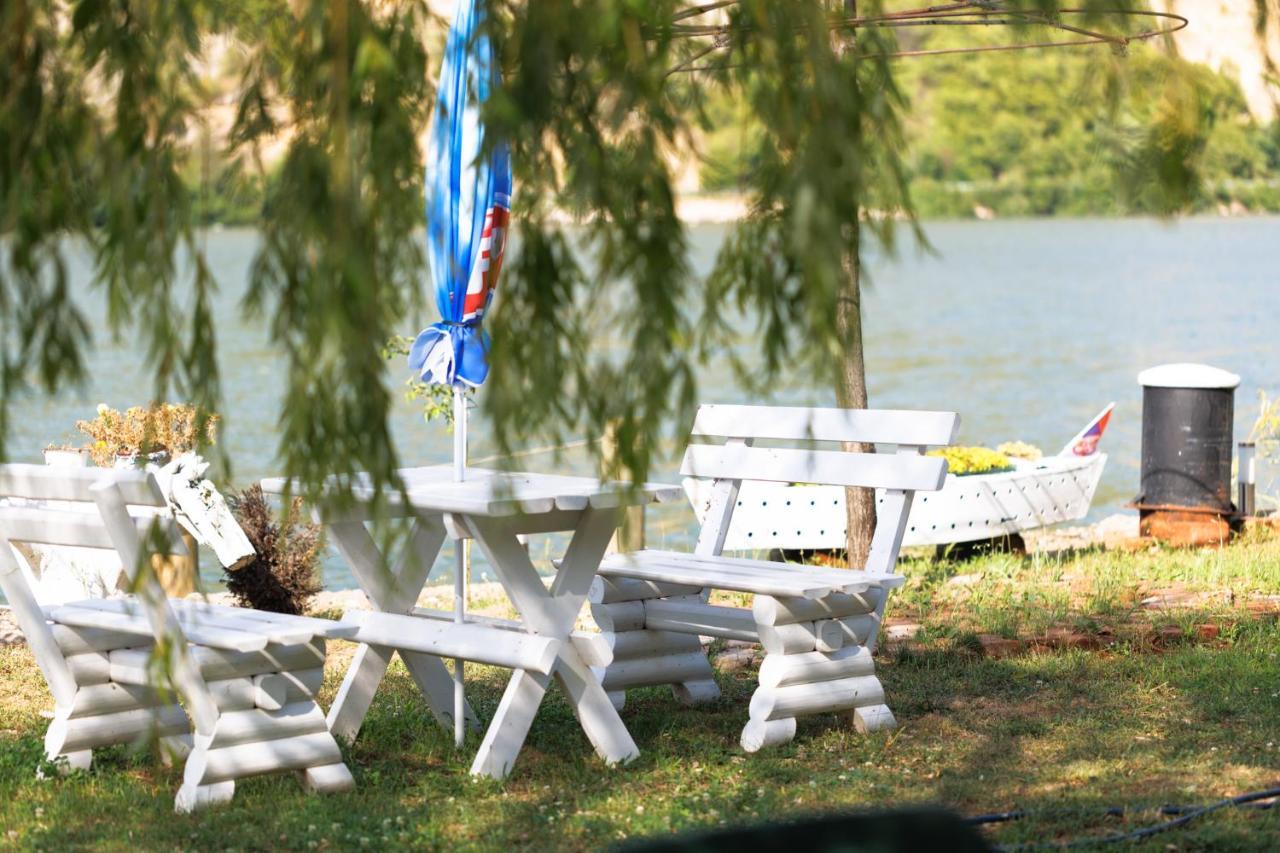 Apartman Barka Golubăţ Exterior foto